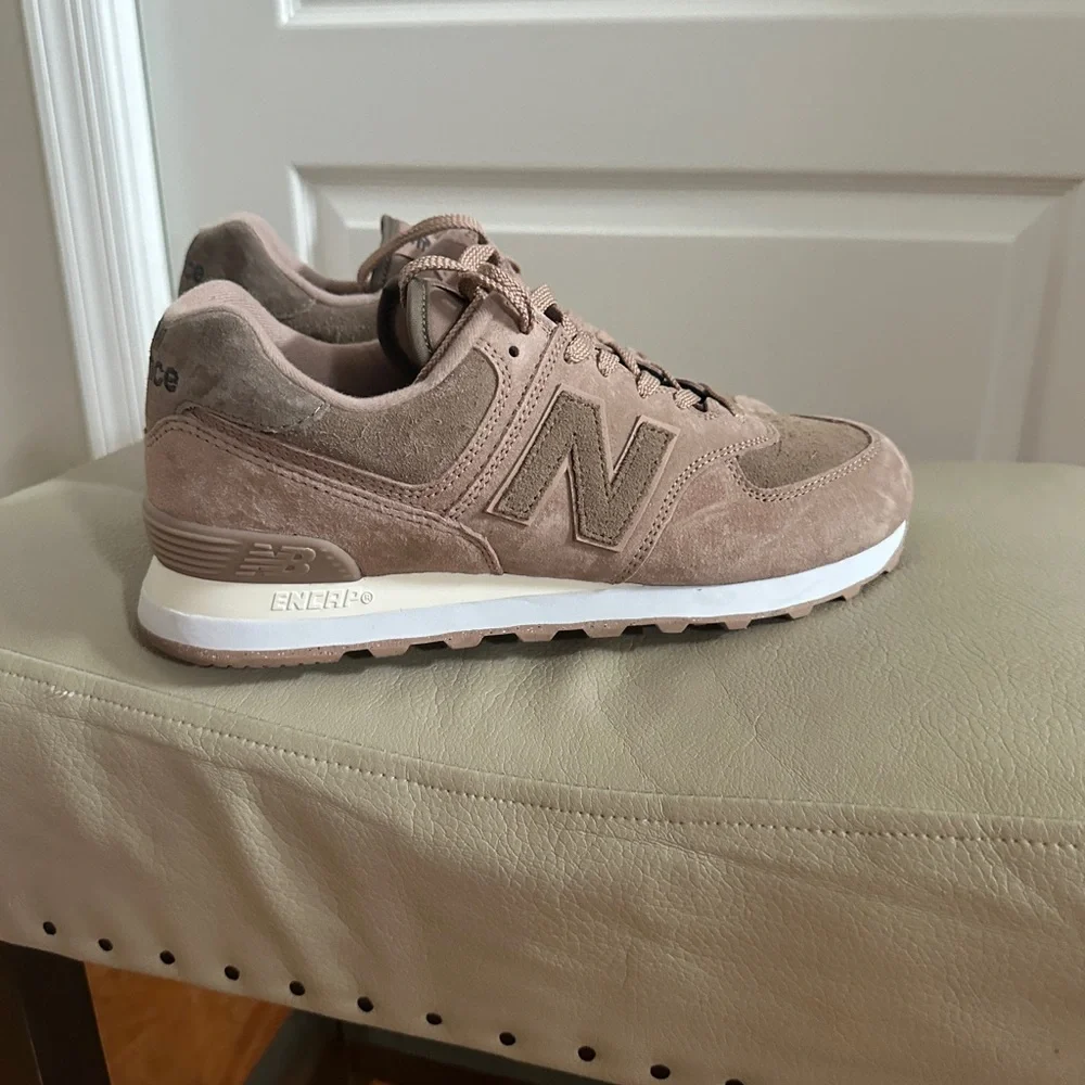 New Balance 574 Brown Sneakers like new - Picture 3 of 6